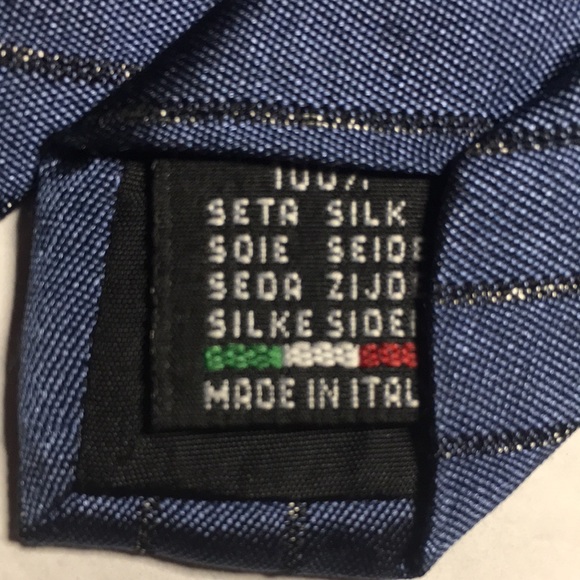 Strellson- blue will grey thin diagonal stripes tie. Italian made 100% silk. - Picture 6 of 9